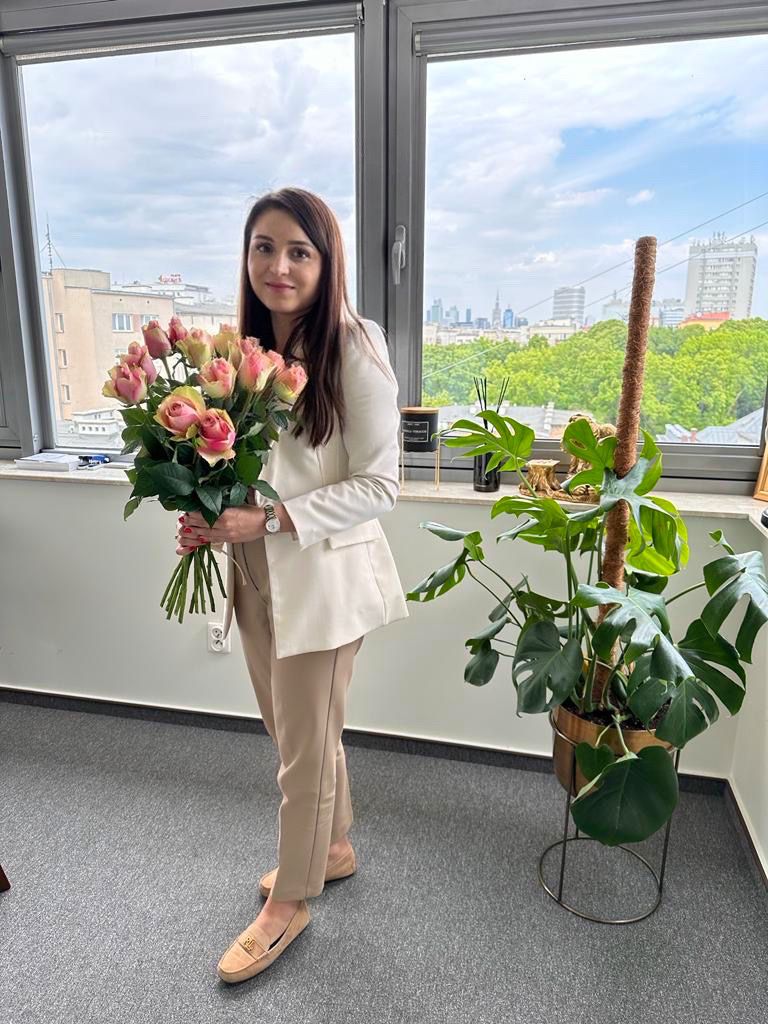 Katarzyna Pilawska z kwiatami